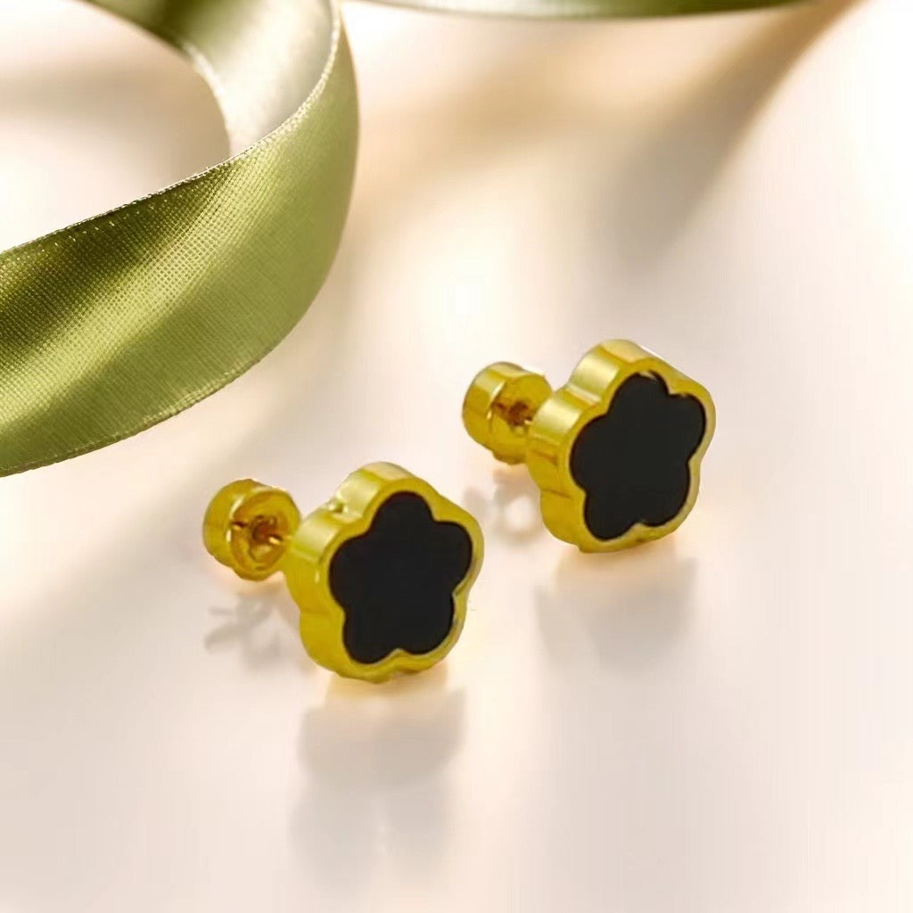Black Clover Gold Jewelry Set