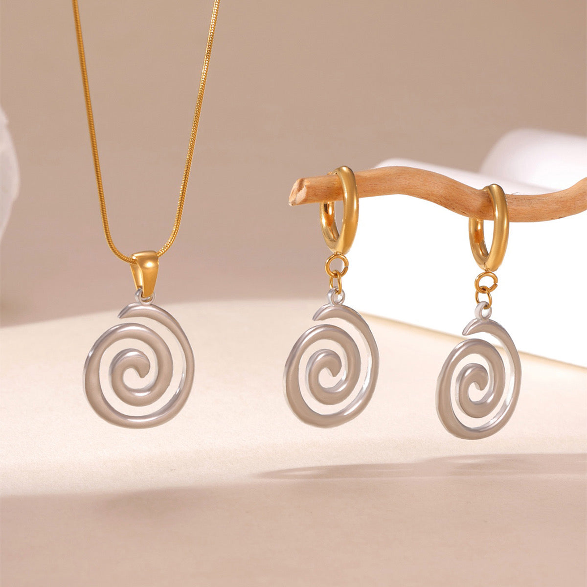 White Enamel Flower Jewelry Set