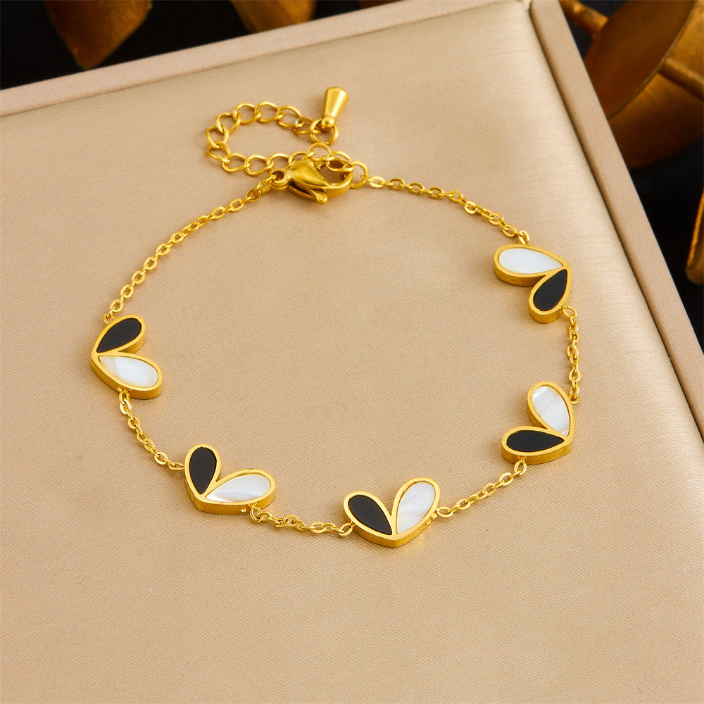 Black & White Shell Petal Jewelry Set